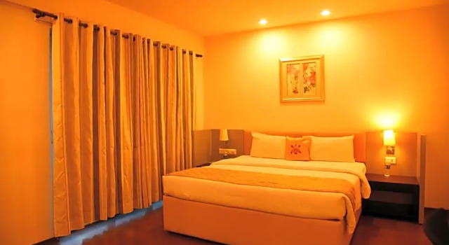 Студия Royal Orchid Suites