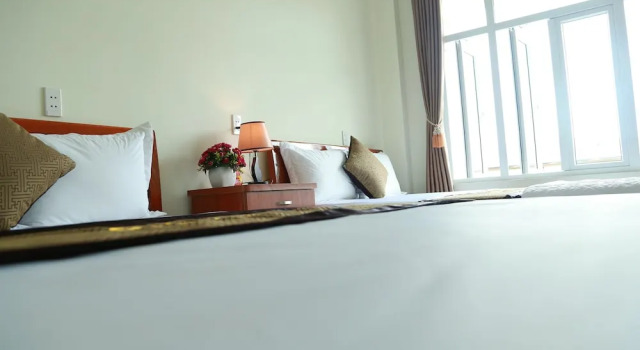 Четырёхместный номер Standard с балконом и с видом на город Gold Plus Hotel