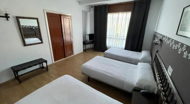 Трёхместный номер Standard Hotel Eumesa