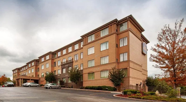Кровать в общем номере Best Western PLUS Hannaford Inn & Suites