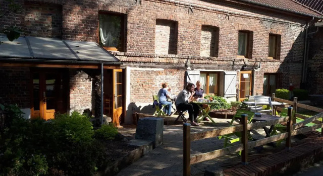 Logis Auberge Du Bord Des Eaux, Varaa Hostelli Mortagne-du-Nord Picardy