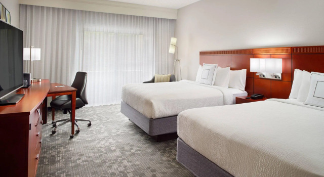 Четырёхместный номер Standard Courtyard by Marriott Raleigh Cary