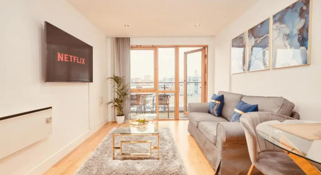 Deluxe City Apt, River Canal View& Free Parking!