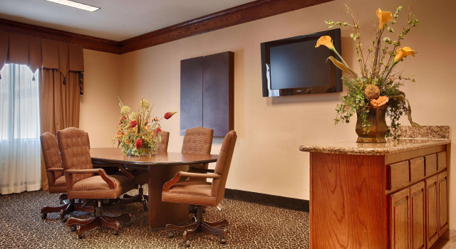 Best Western South Plains Inn & Suites