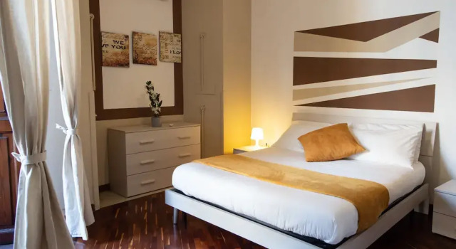 House 4 Palazzi, Забронировать Отель Отели Неаполя с парковкой, рядом с Кафедральный собор Неаполя, Парковка