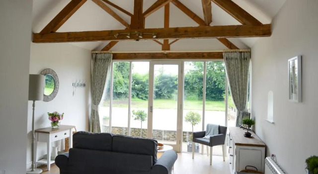 Cromhall Farm, Book Farm Stay Chippenham Wiltshire