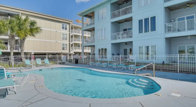 Orange Beach Waterfront Condo w/ Pool Access!, Prenota Appartamento Hotel a Alabama con parcheggio, Parcheggio