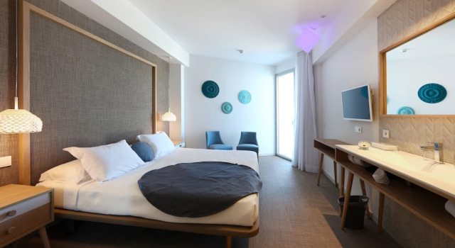 Standard Doppel Zimmer mit Balkon und mit eingeschränktem Meerblick Mar Azul Pur Estil Hotel & Spa