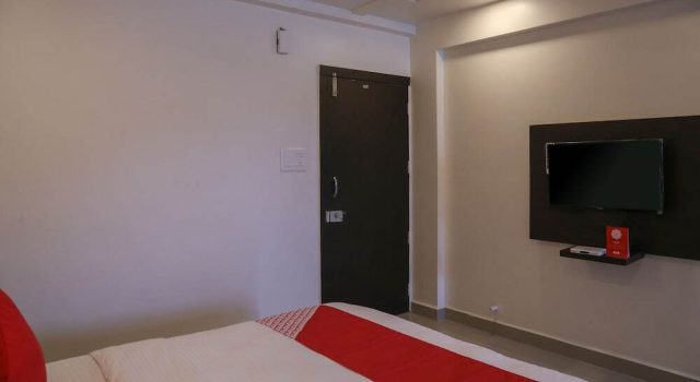 OYO 22066 Hotel Mayur