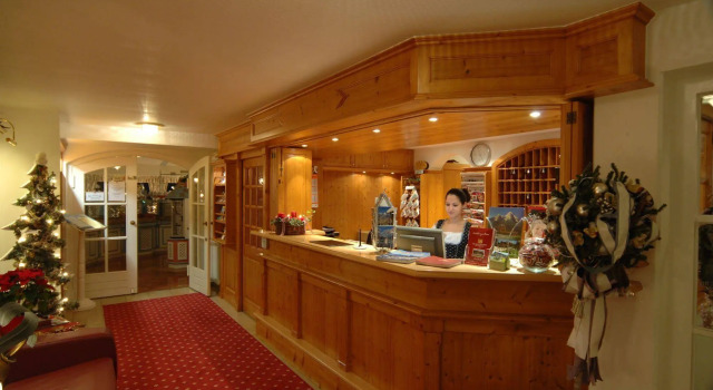 Treff Alpenhotel Kronprinz, Varaa Hotelli Hotellit Baijeri pysäköinnillä, Pysäköinti