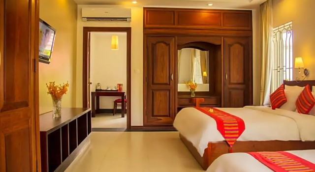 Семейный номер Standard с балконом Skyline Boutique Hotel