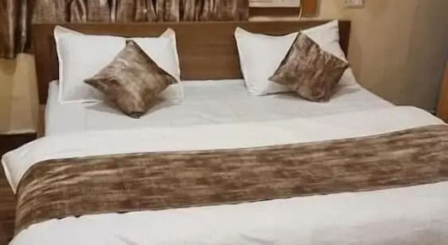 Hotel Babua Hyness, Book Hotel Billige hoteller i Padra
