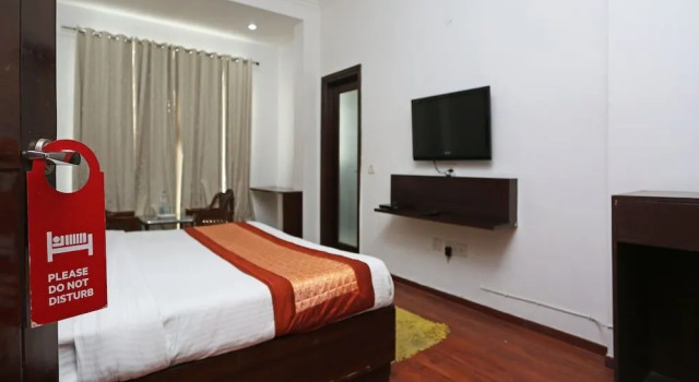 OYO 8849 Pacific Inn, Забронировать Отель Гургаон 
