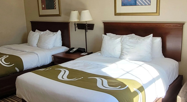 Четырёхместный номер Standard Quality Inn & Suites Columbia I-70