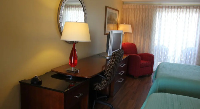 Номер Deluxe с балконом Seaside Inn & Suites