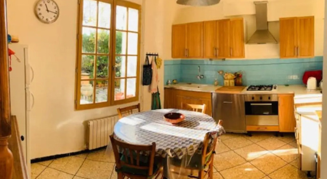 Коттедж Stone house in Isle-sur-la-Sorgue
