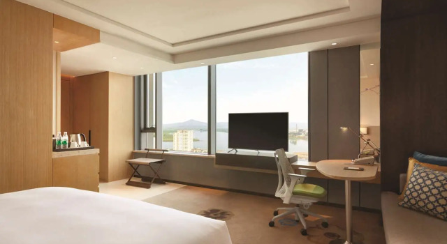 Номер Standard с видом на реку Hilton Garden Inn Dandong