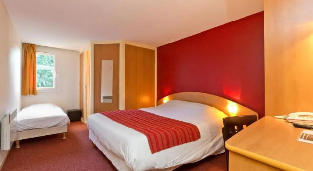 Standart üç kişilik oda Inter-Hotel Prest'Hôtel Epinal