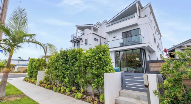 Коттедж Luxury @ Marbella Lane - Luxe 4BR Haven w/ Skyscape Views