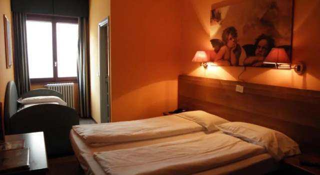 Трёхместный номер Economy Hotel Corona