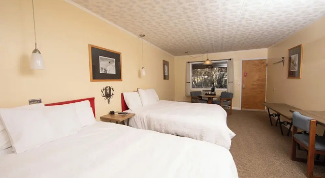 Четырёхместный номер Standard Yodeler Motel
