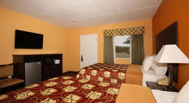 Четырёхместный номер Standard BLUE SKY INN Glens Falls-Saratoga-Lake George