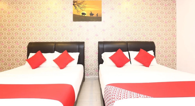 Четырёхместный семейный люкс OYO 718 MR J Hotel Wakaf Che Yeh 1