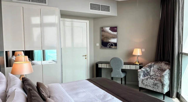 Lux BnB Upper Crest Tower I Skyline Views