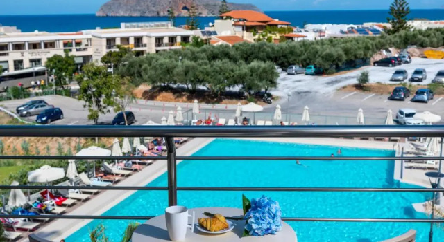 Люкс Superior с балконом Porto Platanias Village Resort