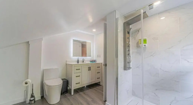 Cheerful 3 Bedroom House (4 Min Drive to Casino), Buchen Sie Hotel Niagara Falls 