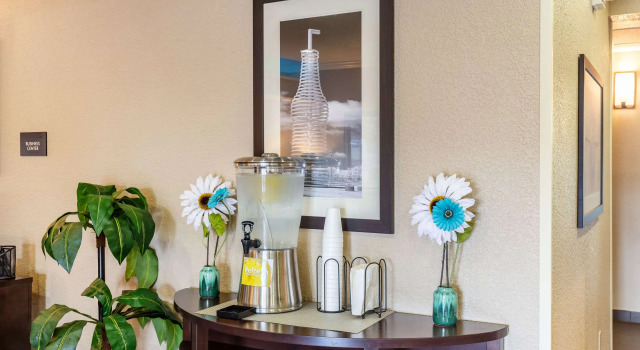 Holiday Inn Express Tulsa Woodland Hills, Varaa Hotelli Tulsa Oklahoma