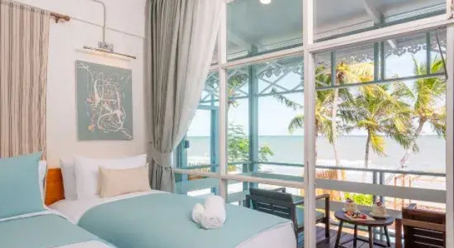 Large Private Beachfront Venue Huahin | 2 Villas for 32 | 3 Pools | BBQ, Забронировать Отель Отели провинции Прачуапкхирикхан с бассейном, Бассейн