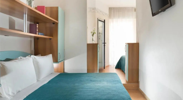 Четырёхместный номер Economy с балконом Hotel Sampaoli