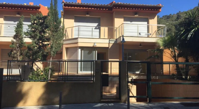 Коттедж Universal Aquamarin Beach Houses