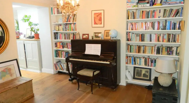 Коттедж с 5 комнатами Stunning Period Townhouse