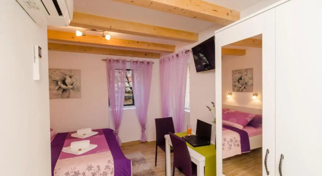 Студия с видом на город Lavender Garden Apartments