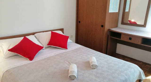Apartments Pharos