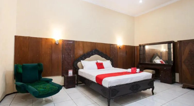 Standaard Suite RedDoorz near Brawijaya University