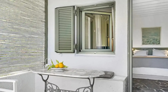 Студия seafront Niriides Beachfront Resort