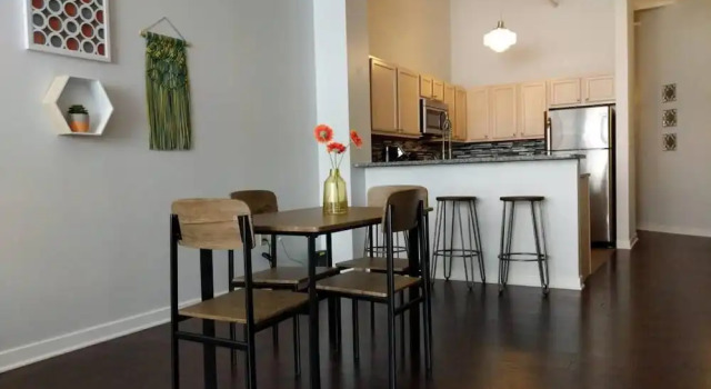 Bright & Spacious 2BR In Downtown