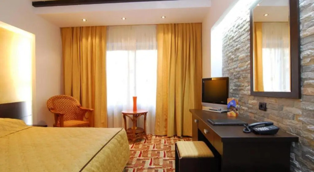 Casa Iris-Hotel & Restaurant, Забронировать Отель Синая Sinaia-Azuga-Busteni, рядом с Замок Пелеш