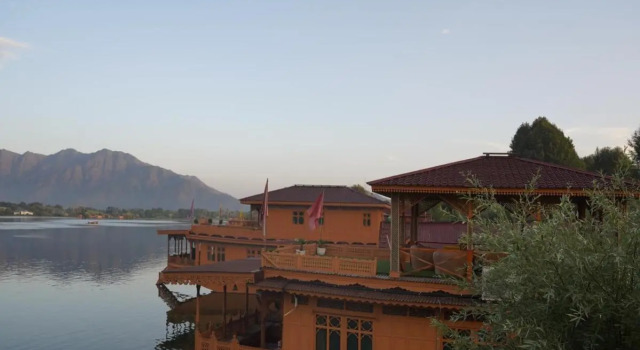 Harmukh Houseboat, Забронировать Отель Сринагар Jammu & Kashmir Ski