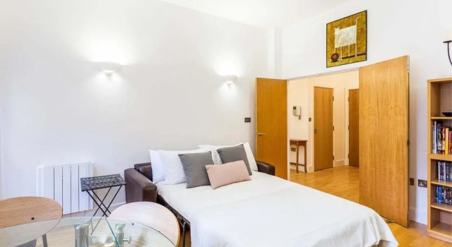 Bright & Comfortable Angel Apartment