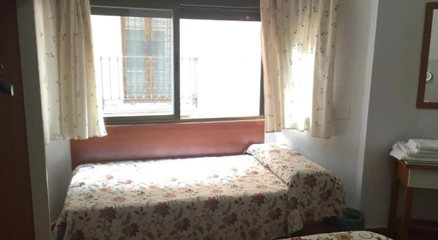 Hostal El Hidalgo, Забронировать Отель Гранада Granada Province, рядом с Музей народных традиций и искусств Los Tiros de Granada