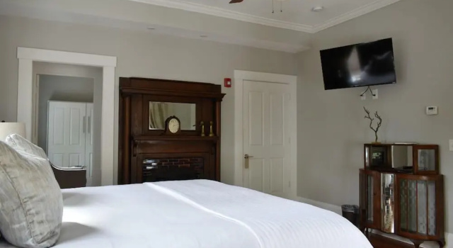 Deluxe Suite Sparrow Grove Manor