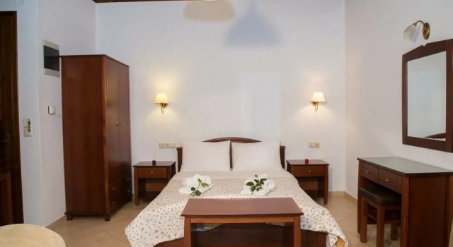 Guesthouse Enastron, Book Hotel Chorefto 