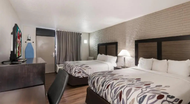 Четырёхместный номер Deluxe Red Roof Inn Lenoir