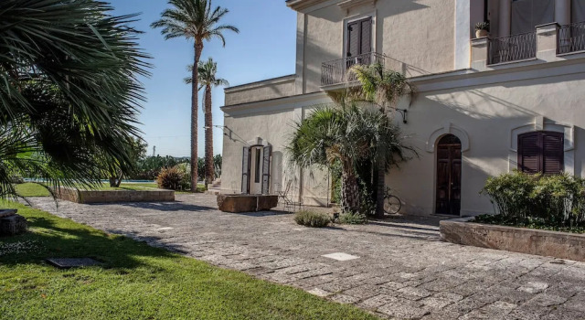 Villino, Book Hotel Hoteller i Massafra med parkering, Parkering