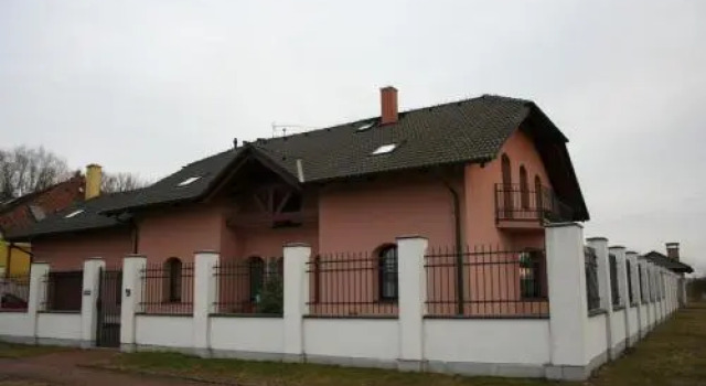 Deli`s Retreat, Rezerwuj Apartament Hotele w Central Bohemia z parkingiem, Parking