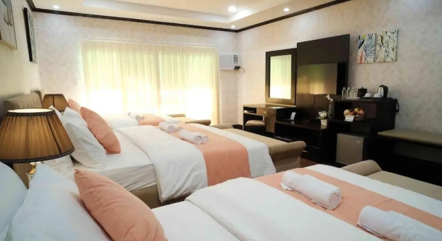 Семейный номер Standard с балконом Luisita Central Park Hotel